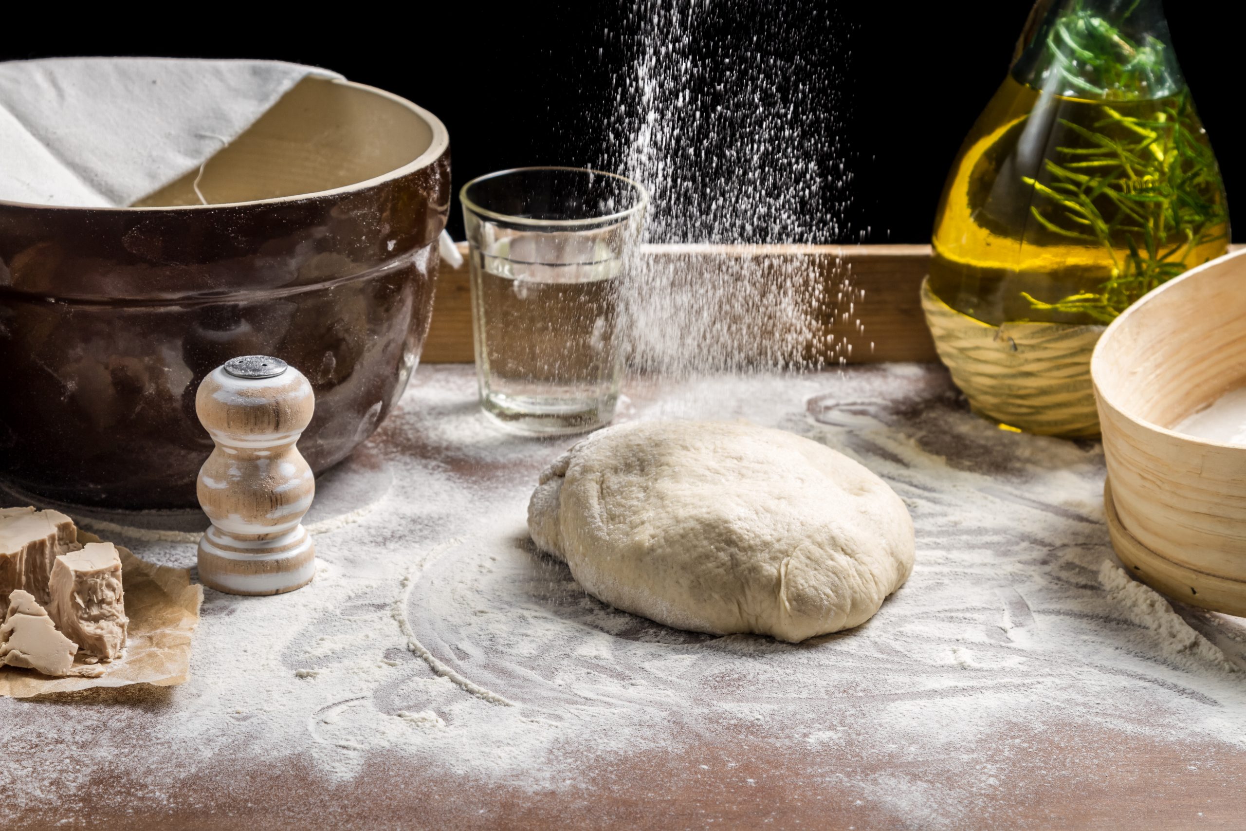 Sprinkling,Flour,Pizza,Dough